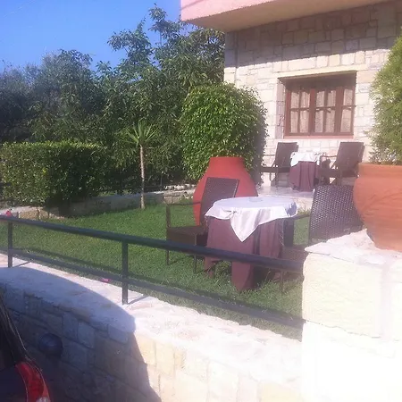 Astrikas Villa Hotel